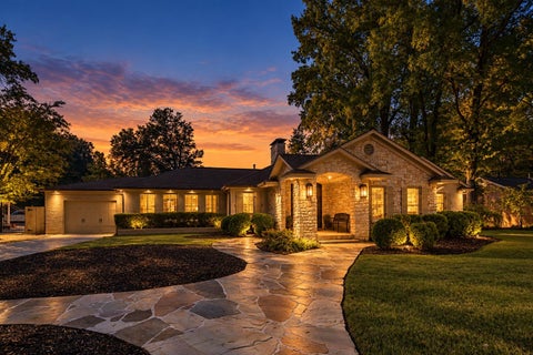 Photo of 5179 SHADY GROVE RD, Memphis, TN 38117 (MLS # 10233380)