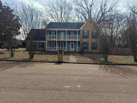 Photo of 6150 WOODSTOCK HILLS DR, Millington, TN 38053 (MLS # 10215829)