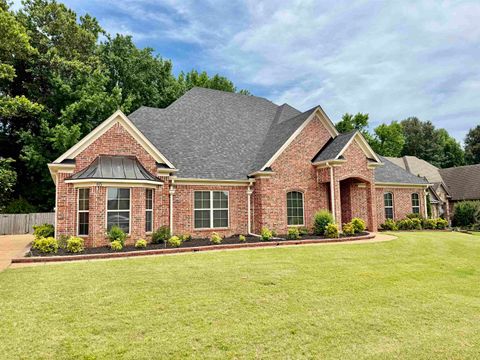 Photo of 65 BURTON PLACE DR, Oakland, TN 38060 (MLS # 10223316)