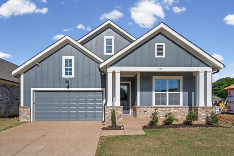 Photo of 325 KEMROCK DR W, Cordova, TN 38018 (MLS # 10215582)