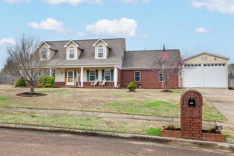 Photo of 136 WINDY OAKS DR, Munford, TN 38058 (MLS # 10216649)
