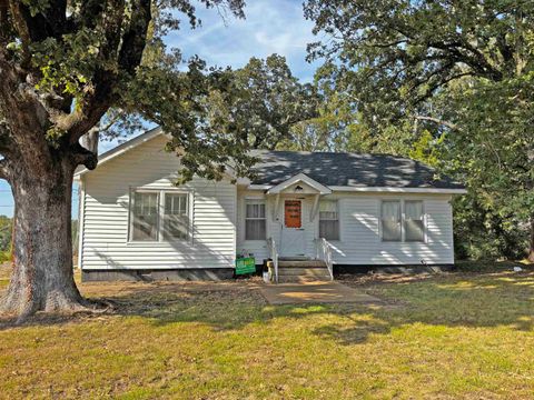 Photo of 340 OAK ST, Savannah, TN 38372 (MLS # 10216712)