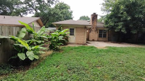 Single Family Residence in Memphis TN 6409 GILLHAM DR 18.jpg