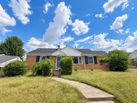 Photo of 1048 W SHANKMAN CIR, Memphis, TN 38108 (MLS # 10231709)