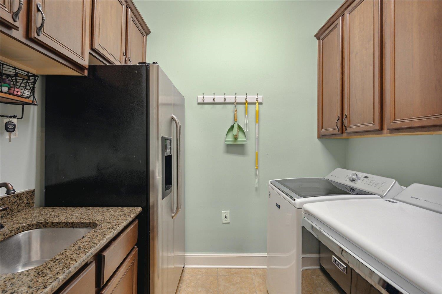 Collierville, Tennessee 38017, United States, 4 Bedrooms Bedrooms, ,3 BathroomsBathrooms,Residential,Pending,35937