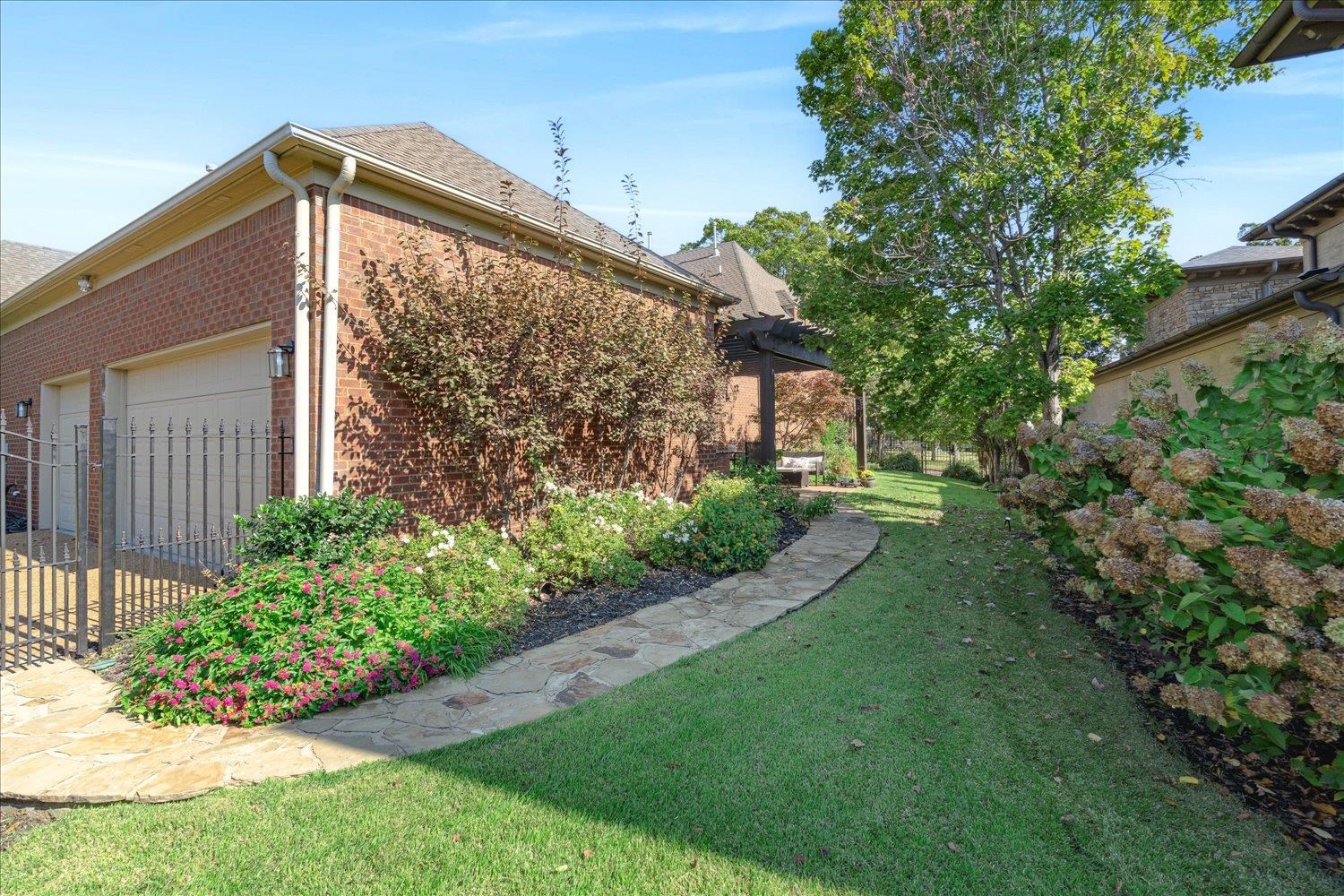 Collierville, Tennessee 38017, United States, 4 Bedrooms Bedrooms, ,3 BathroomsBathrooms,Residential,Pending,35937