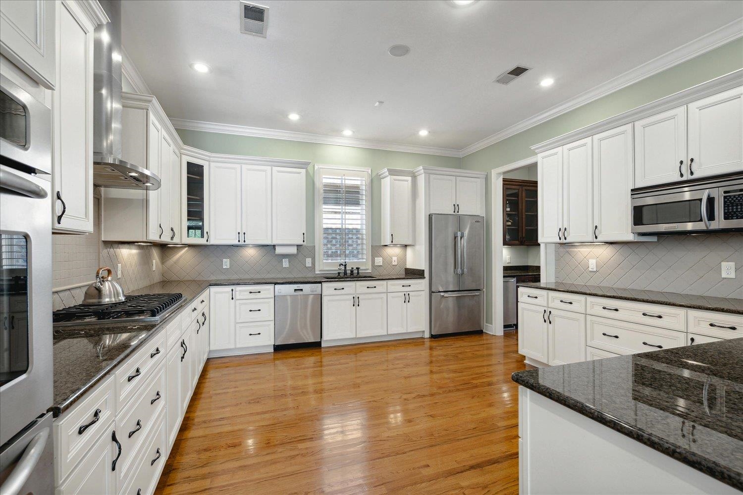 Collierville, Tennessee 38017, United States, 4 Bedrooms Bedrooms, ,3 BathroomsBathrooms,Residential,Pending,35937