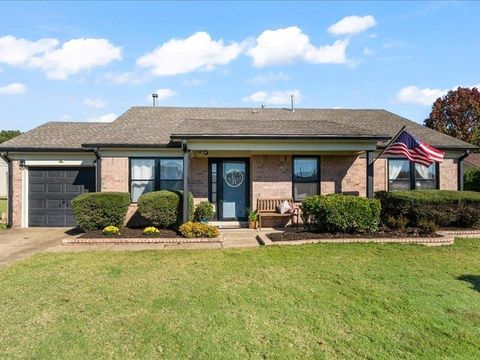 Photo of 55 MAPLE RUN DR, Oakland, TN 38060 (MLS # 10208962)