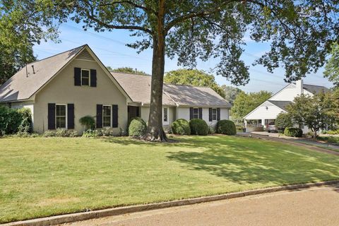 Photo of 7080 WOODRIDGE LN, Germantown, TN 38138 (MLS # 10215989)