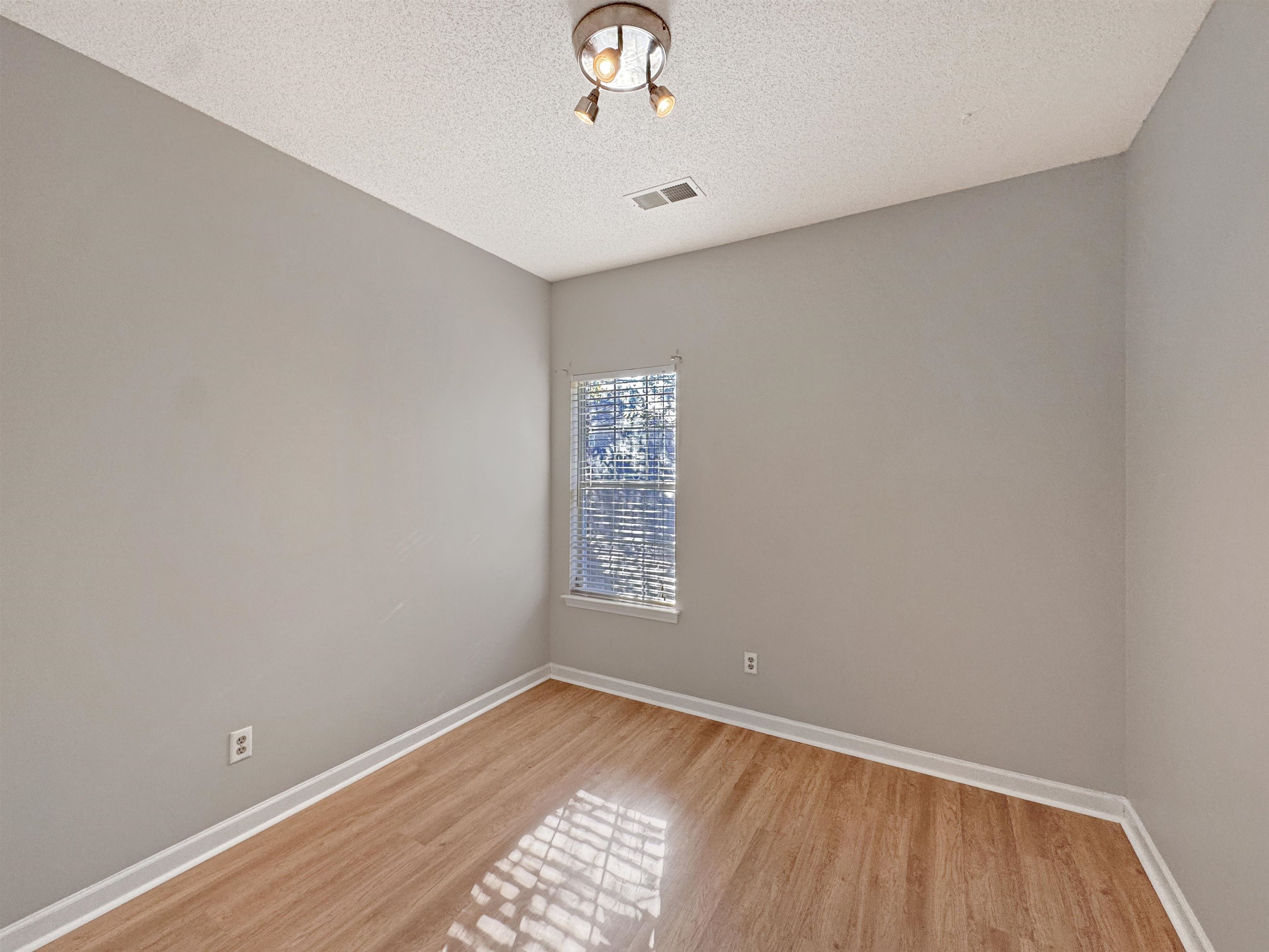 Memphis, Tennessee 38018, United States, 3 Bedrooms Bedrooms, ,2 BathroomsBathrooms,Residential,Active,237333