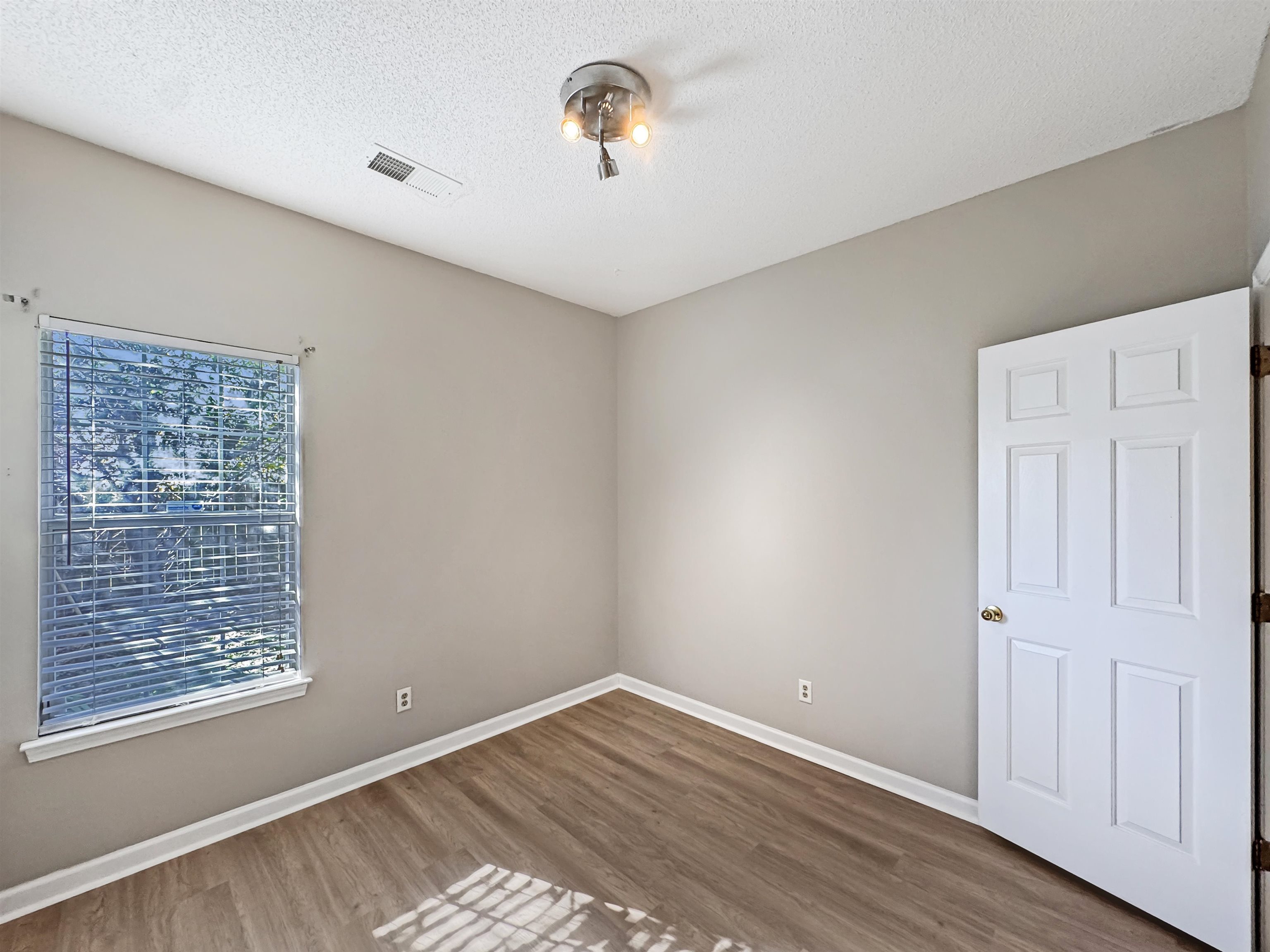 Memphis, Tennessee 38018, United States, 3 Bedrooms Bedrooms, ,2 BathroomsBathrooms,Residential,Active,237333