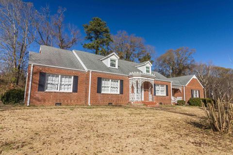 Photo of 228 N THIRD ST, Selmer, TN 38375 (MLS # 10211285)