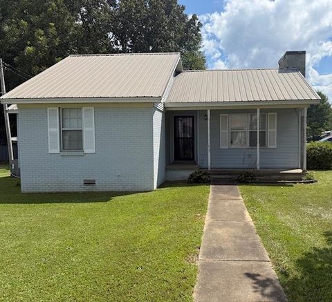Photo of 217 LYNN ST, Adamsville, TN 38310 (MLS # 10204150)