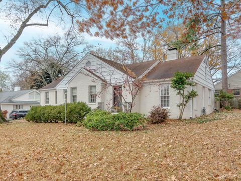 Photo of 4072 N WALNUT GROVE CIR, Memphis, TN 38117 (MLS # 10211598)