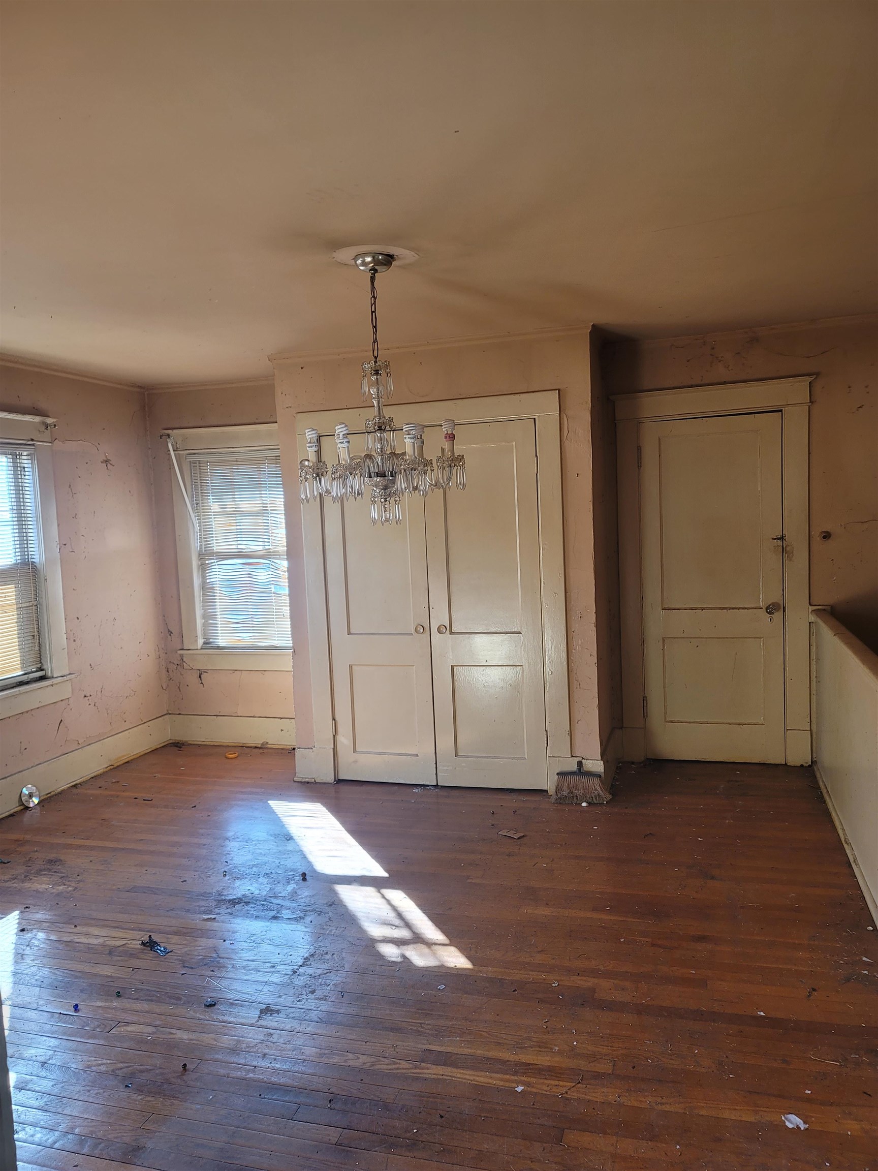 Memphis, Tennessee 38104, United States, 4 Bedrooms Bedrooms, ,2 BathroomsBathrooms,Residential,Pending,227330