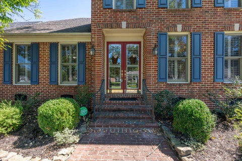 Photo of 1524 WOLF BEND RD, Germantown, TN 38138 (MLS # 10230952)