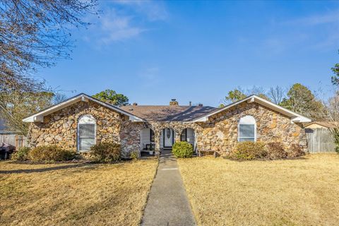 Photo of 5646 LONGACRE AVE, Bartlett, TN 38134 (MLS # 10214538)