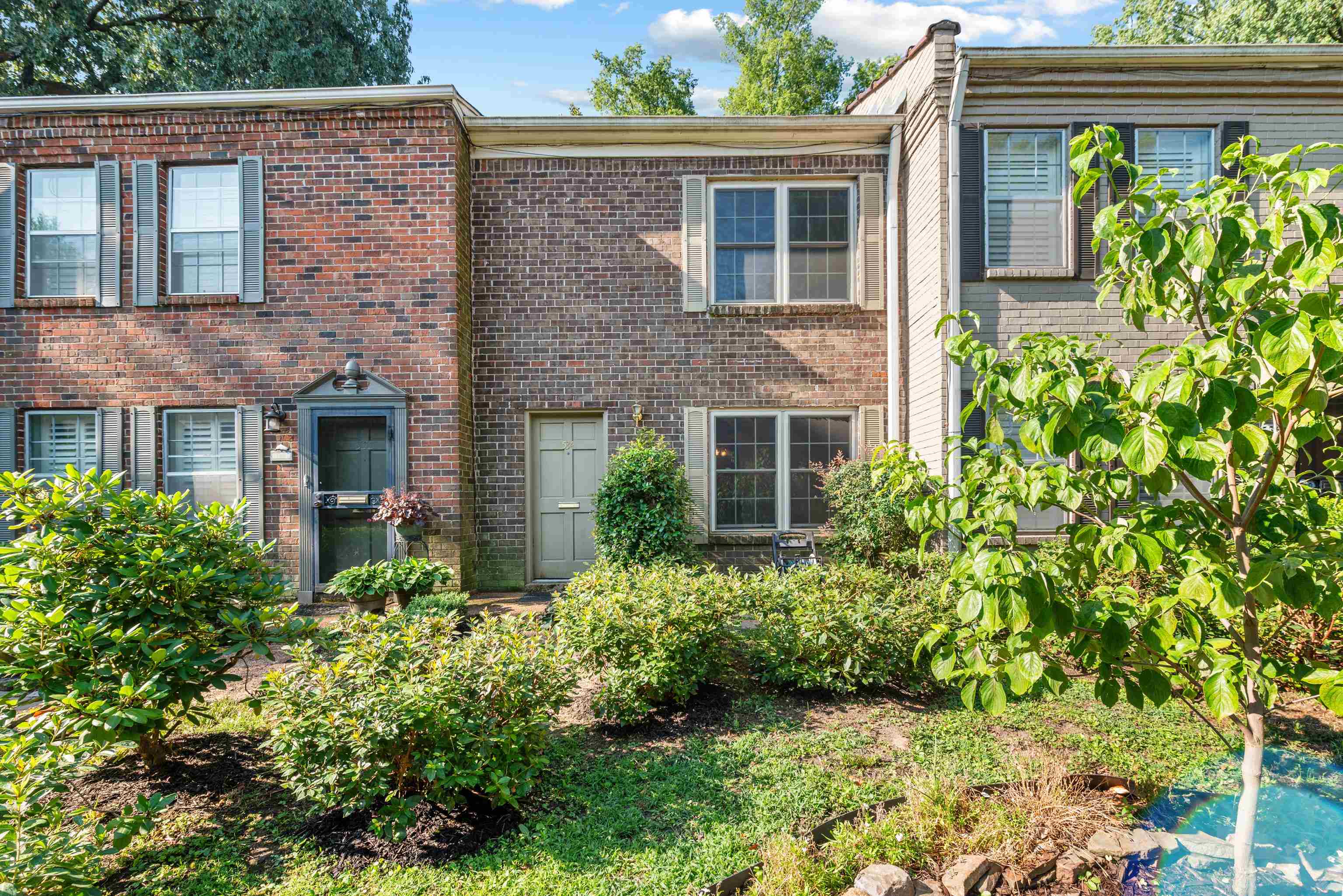 View Memphis, TN 38104 townhome