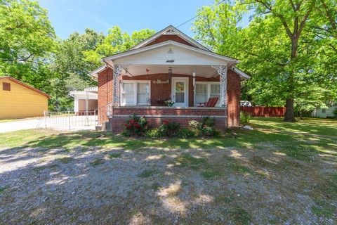 Photo of 1002 TUCKER ST, Dyersburg, TN 38024 (MLS # 10222206)