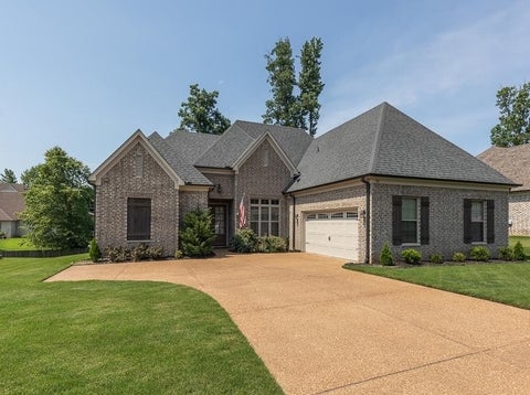 Photo of 190 LAUREL GLEN DR, Oakland, TN 38060 (MLS # 10233318)