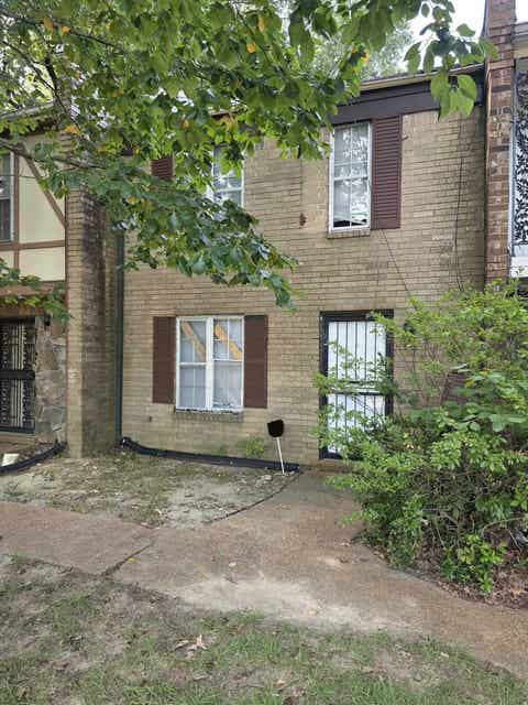 Photo of 2109 E SHELBY DR 11 #11, Memphis, TN 38116 (MLS # 10228340)