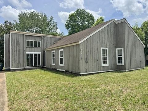 Photo of 3746 CLARKE RD, Memphis, TN 38115 (MLS # 10222847)
