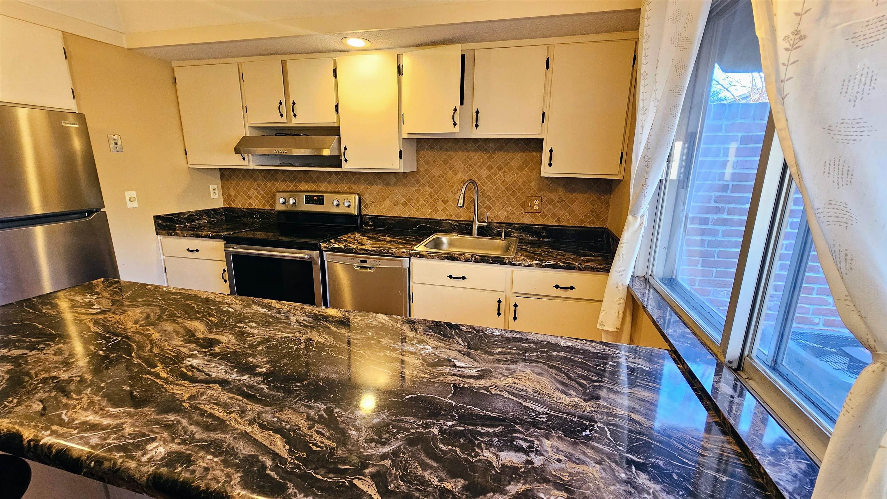 1212 BRISTOL DR 1212