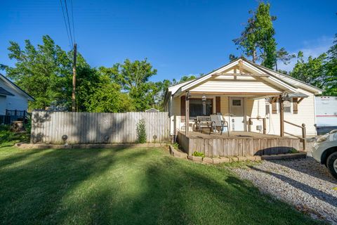 Photo of 730 CRAVENS DR, Savannah, TN 38372 (MLS # 10221501)
