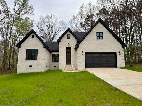 Photo of 25 CRESCENT LN, Selmer, TN 38375 (MLS # 10218911)