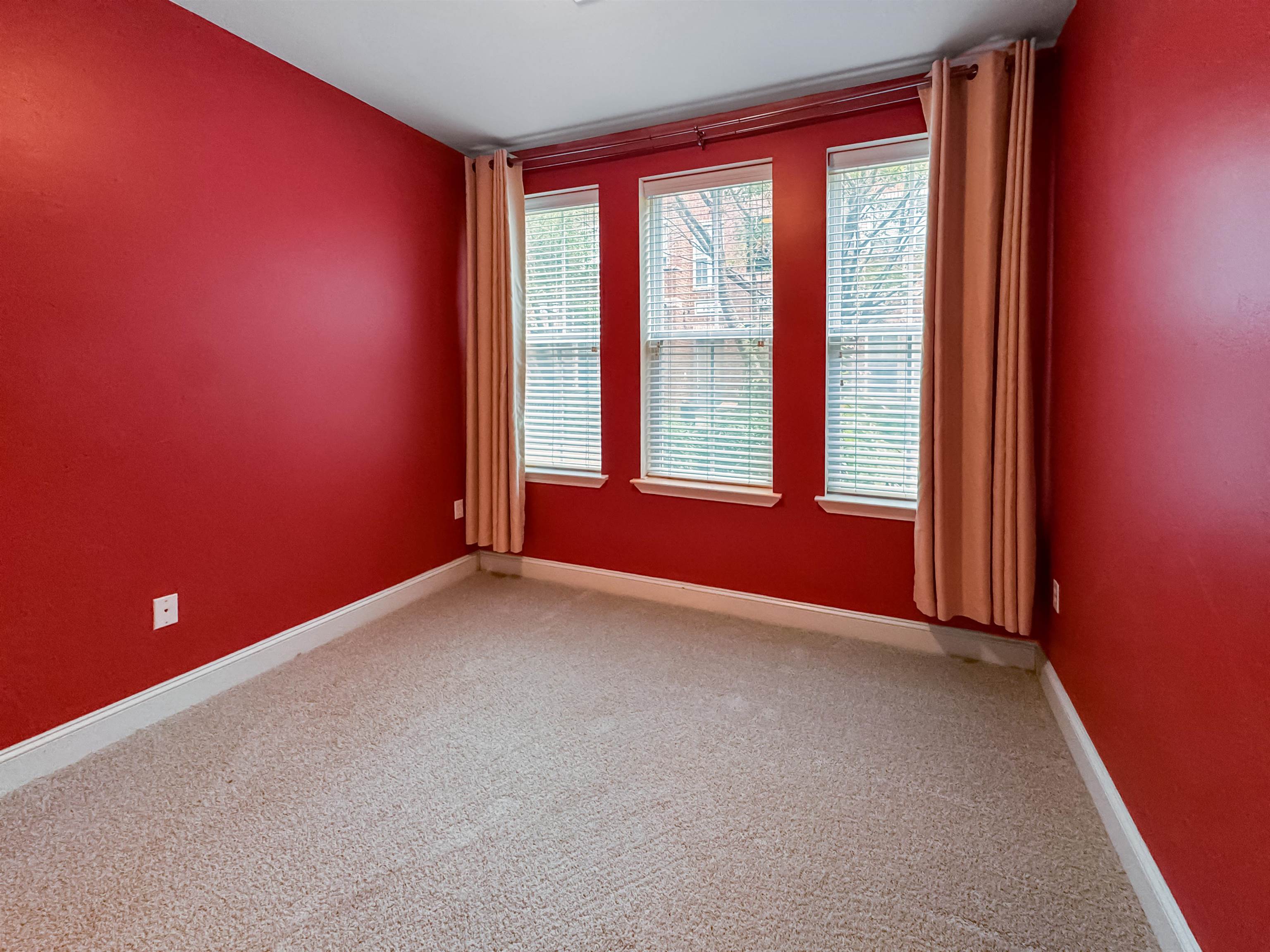 Memphis, Tennessee 38103, United States, 2 Bedrooms Bedrooms, ,2 BathroomsBathrooms,Residential,Active,182836