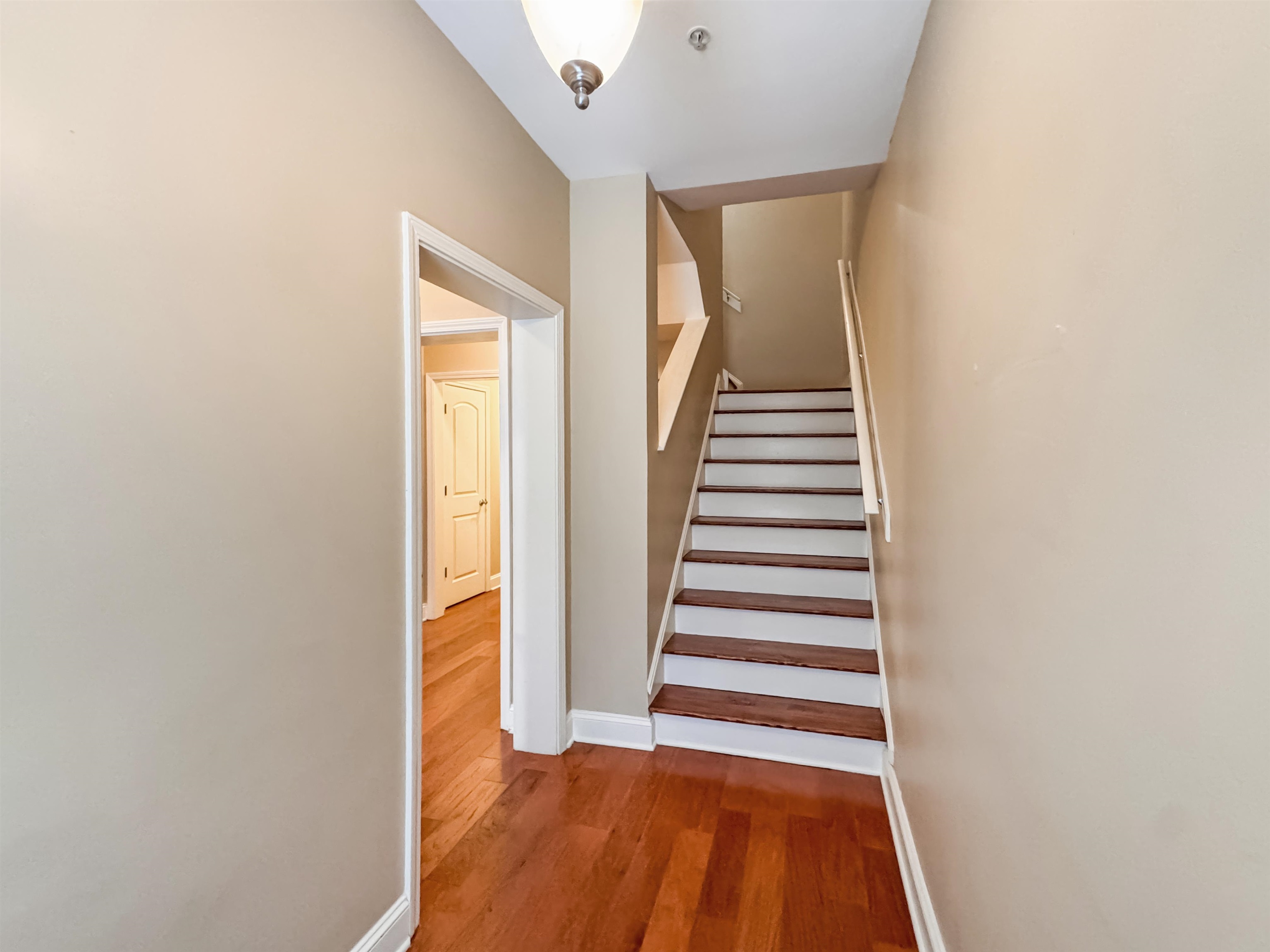 Memphis, Tennessee 38103, United States, 2 Bedrooms Bedrooms, ,2 BathroomsBathrooms,Residential,Active,182836