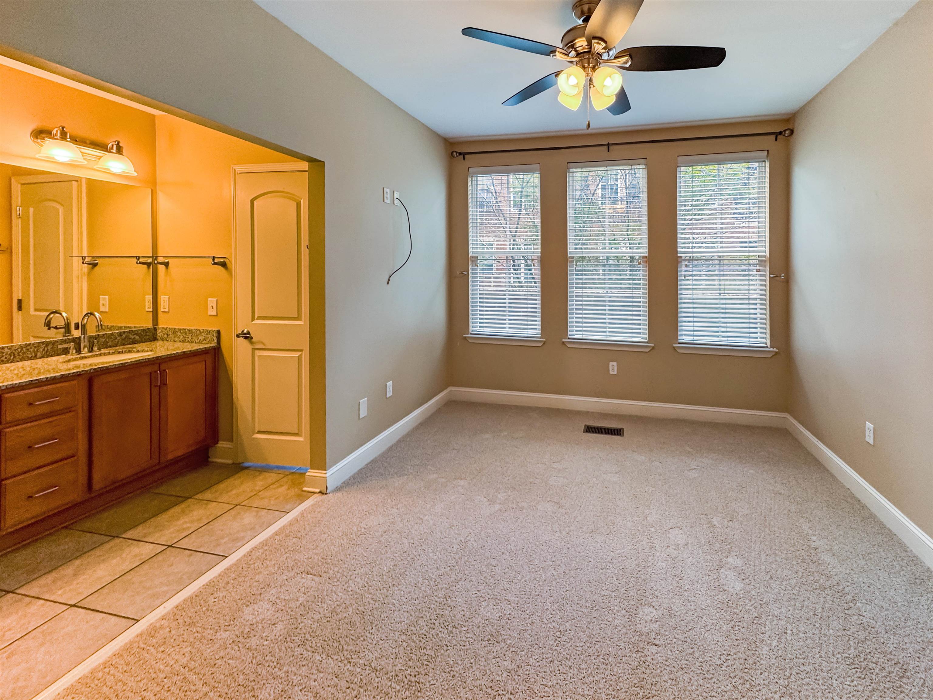 Memphis, Tennessee 38103, United States, 2 Bedrooms Bedrooms, ,2 BathroomsBathrooms,Residential,Active,182836