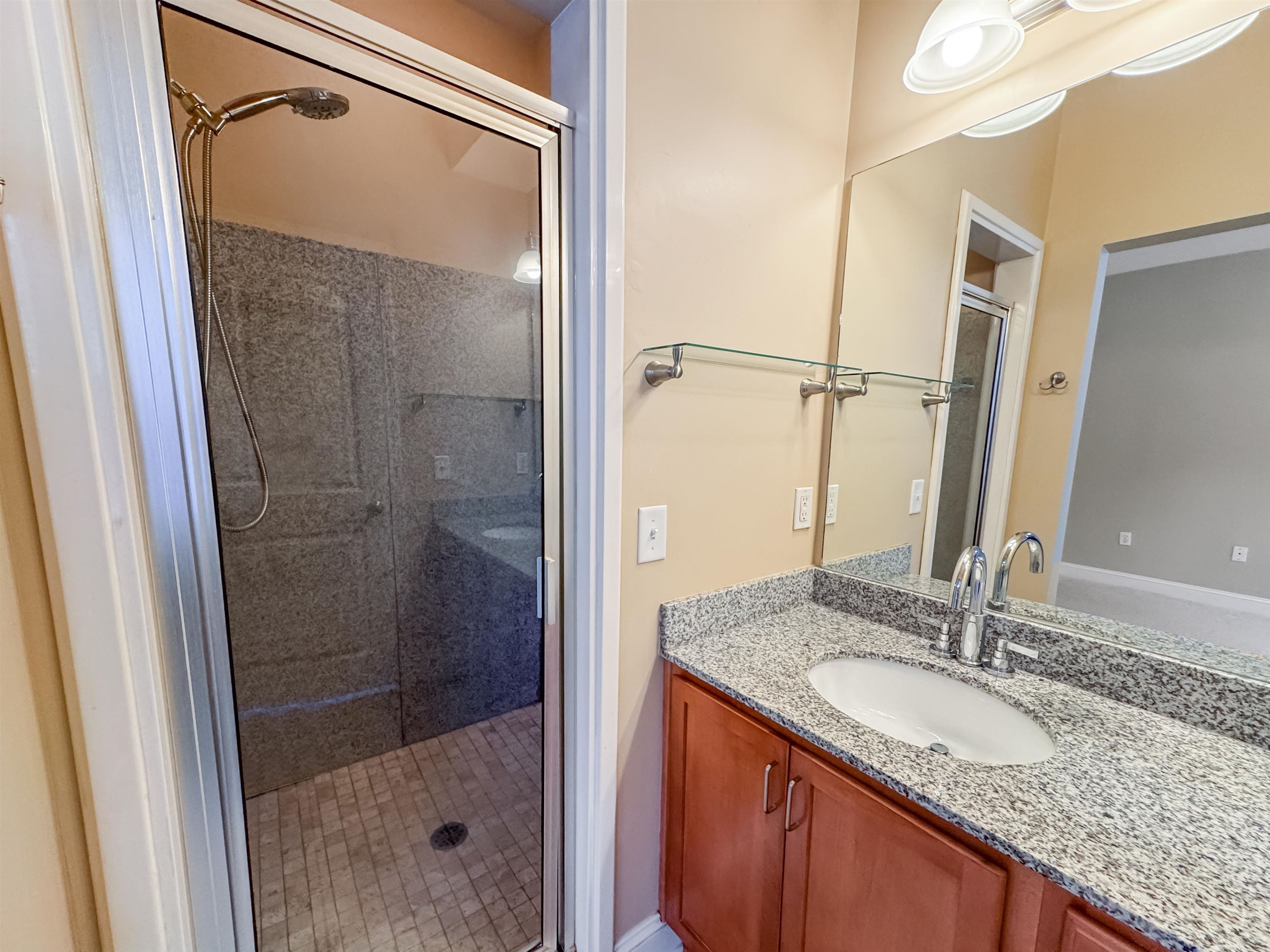 Memphis, Tennessee 38103, United States, 2 Bedrooms Bedrooms, ,2 BathroomsBathrooms,Residential,Active,182836