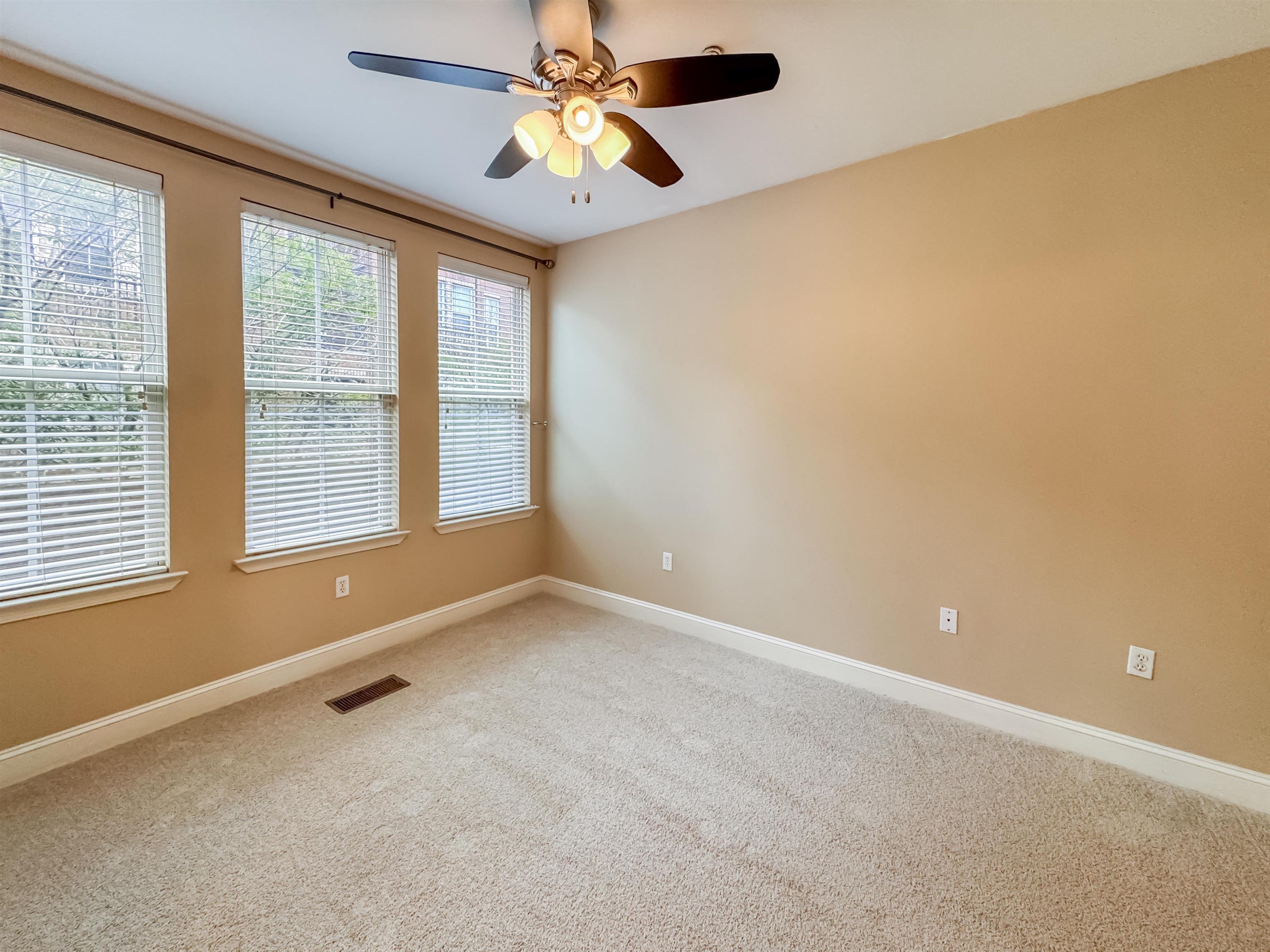 Memphis, Tennessee 38103, United States, 2 Bedrooms Bedrooms, ,2 BathroomsBathrooms,Residential,Active,182836