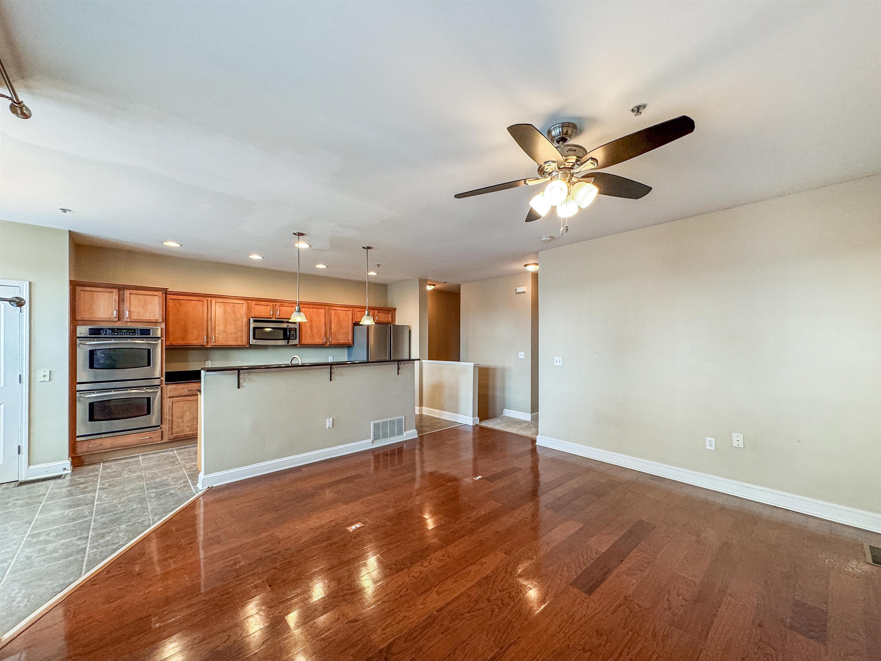 Memphis, Tennessee 38103, United States, 2 Bedrooms Bedrooms, ,2 BathroomsBathrooms,Residential,Active,182836