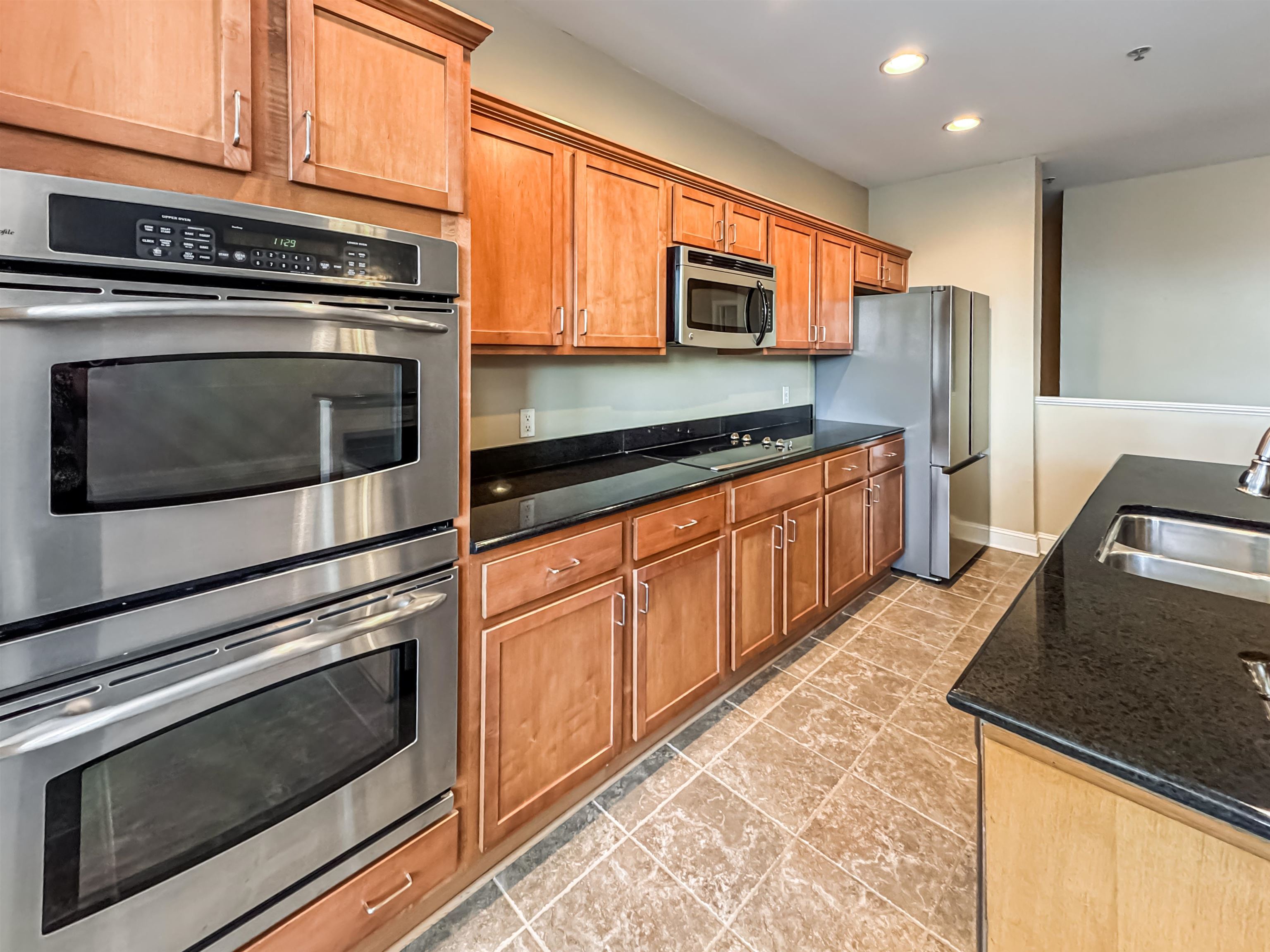 Memphis, Tennessee 38103, United States, 2 Bedrooms Bedrooms, ,2 BathroomsBathrooms,Residential,Active,182836