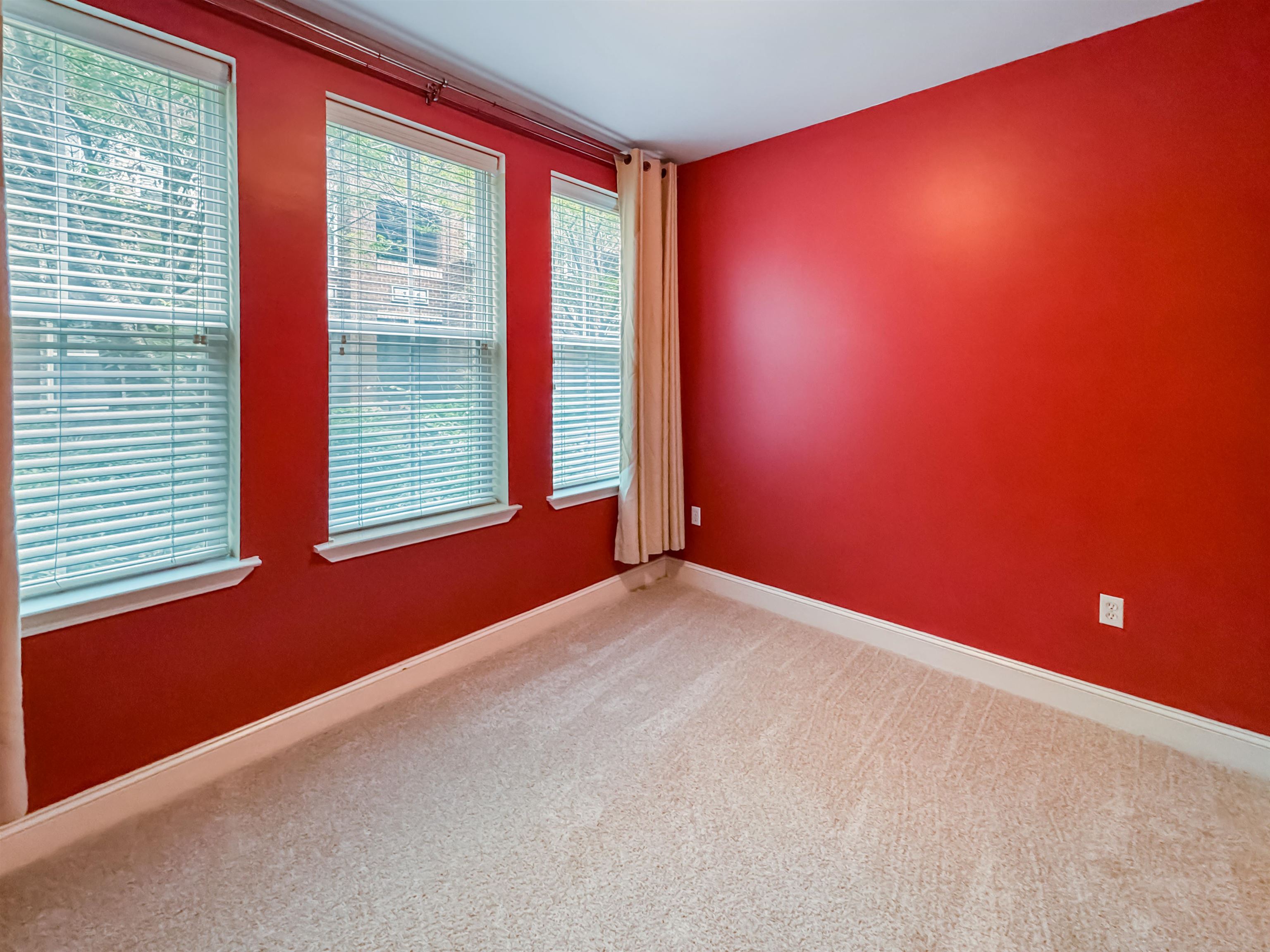 Memphis, Tennessee 38103, United States, 2 Bedrooms Bedrooms, ,2 BathroomsBathrooms,Residential,Active,182836