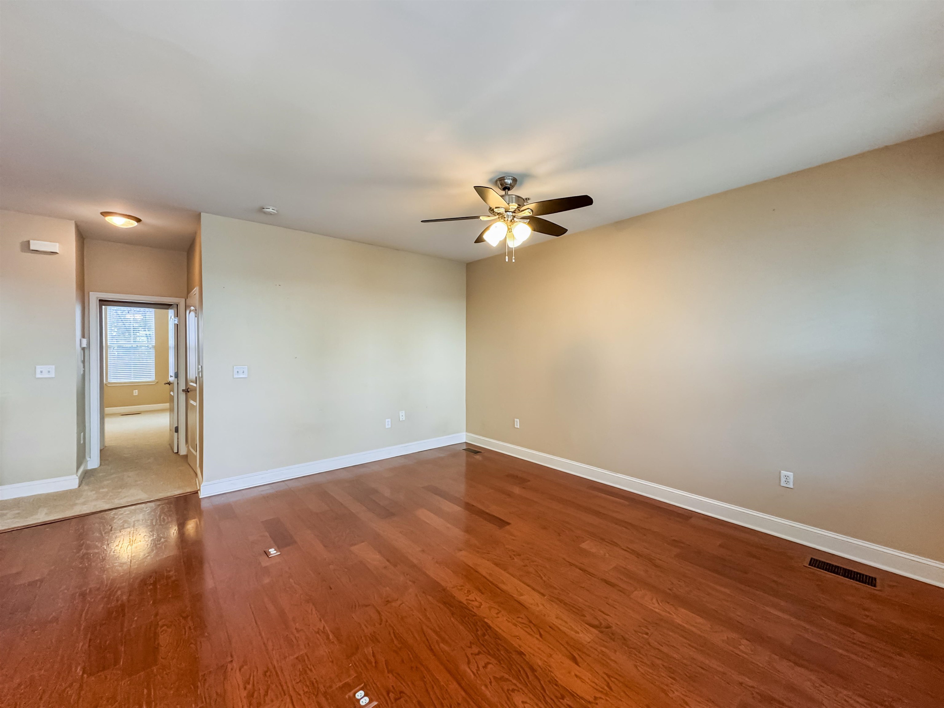 Memphis, Tennessee 38103, United States, 2 Bedrooms Bedrooms, ,2 BathroomsBathrooms,Residential,Active,182836