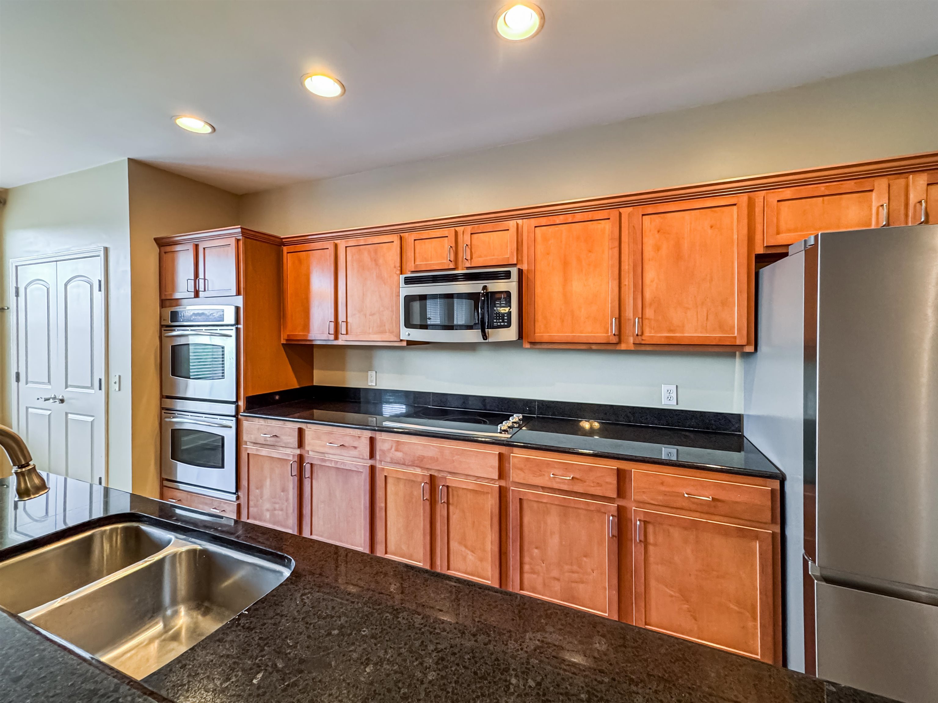 Memphis, Tennessee 38103, United States, 2 Bedrooms Bedrooms, ,2 BathroomsBathrooms,Residential,Active,182836