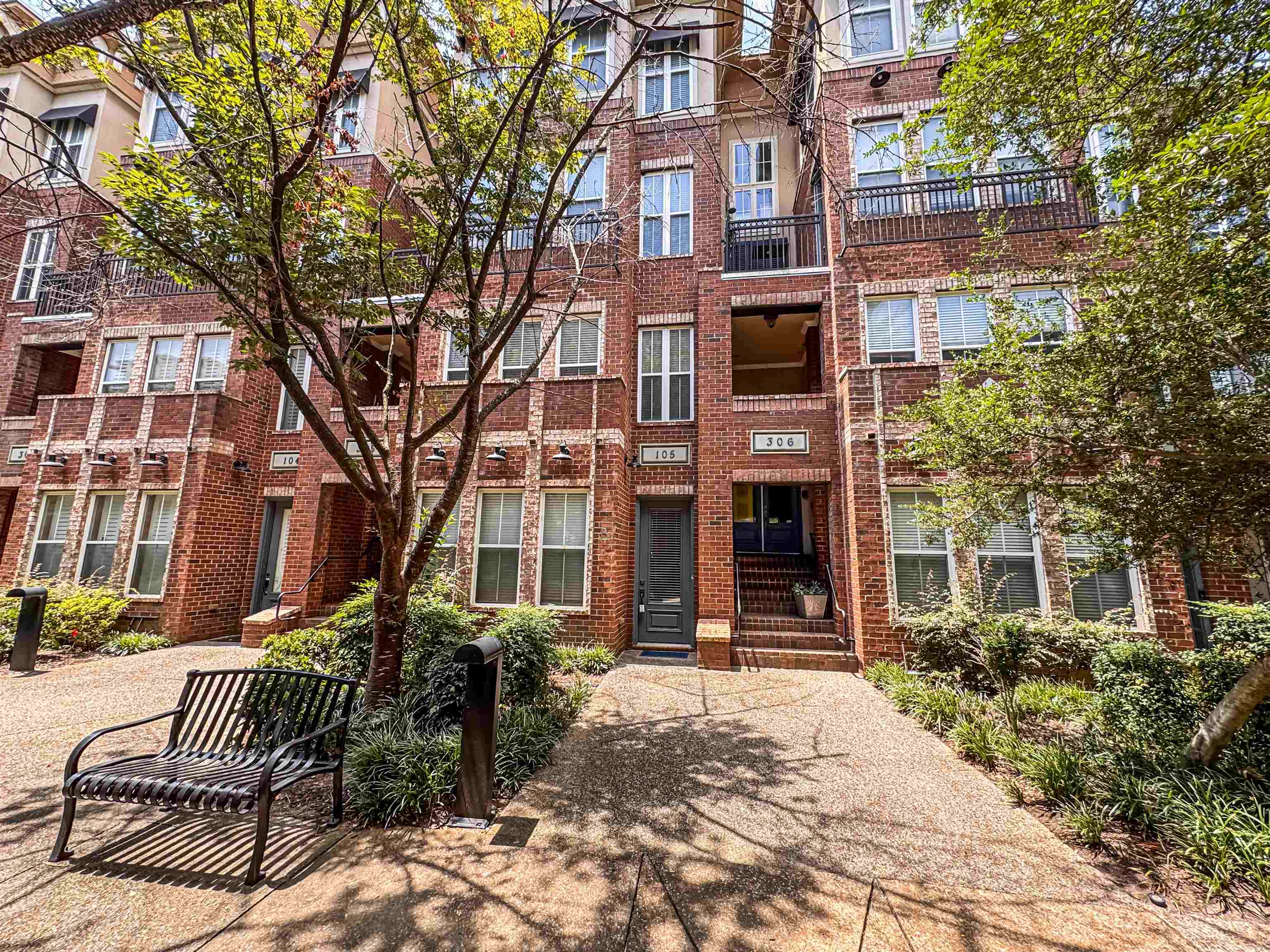 Memphis, Tennessee 38103, United States, 2 Bedrooms Bedrooms, ,2 BathroomsBathrooms,Residential,Active,182836