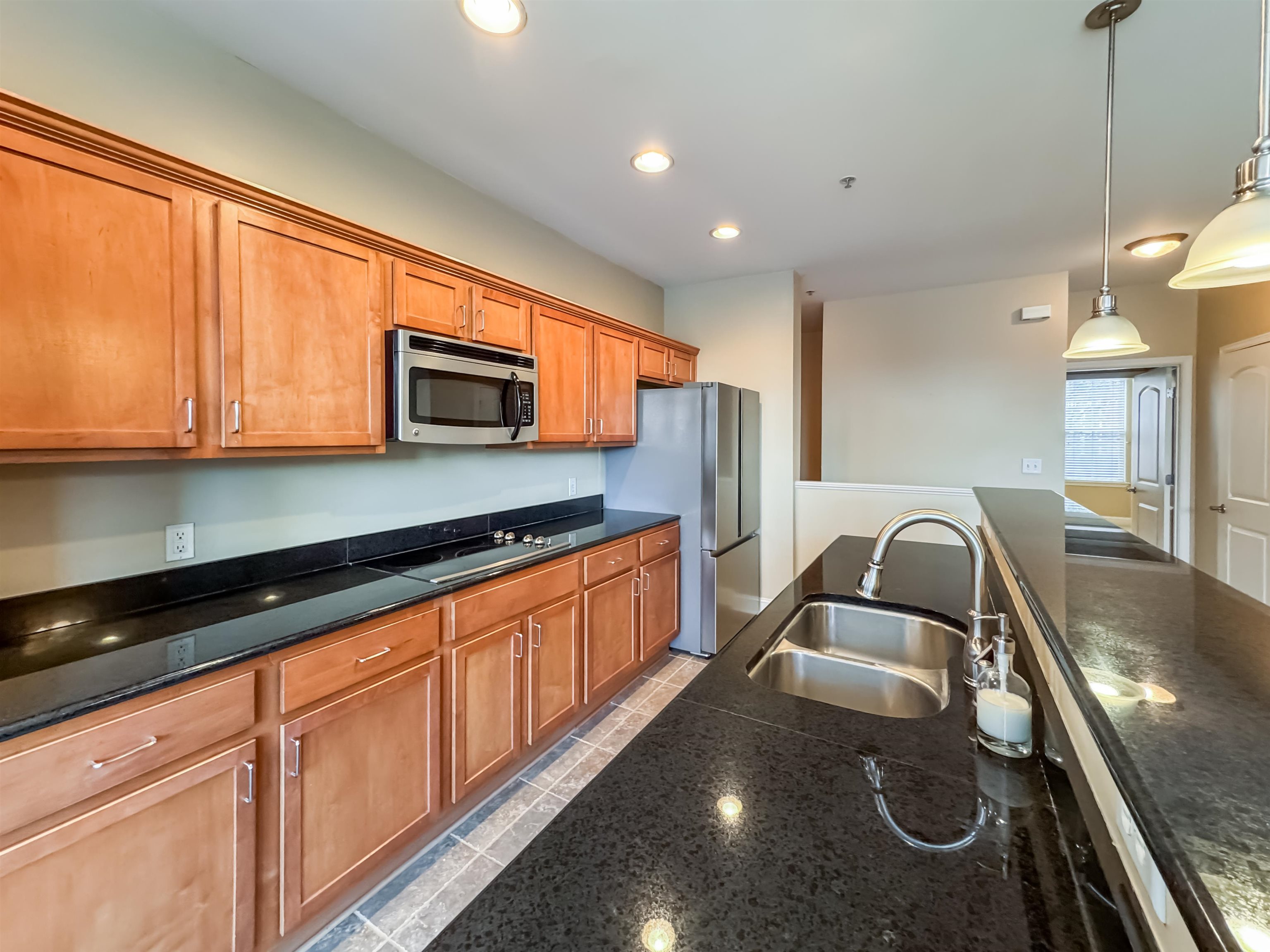 Memphis, Tennessee 38103, United States, 2 Bedrooms Bedrooms, ,2 BathroomsBathrooms,Residential,Active,182836