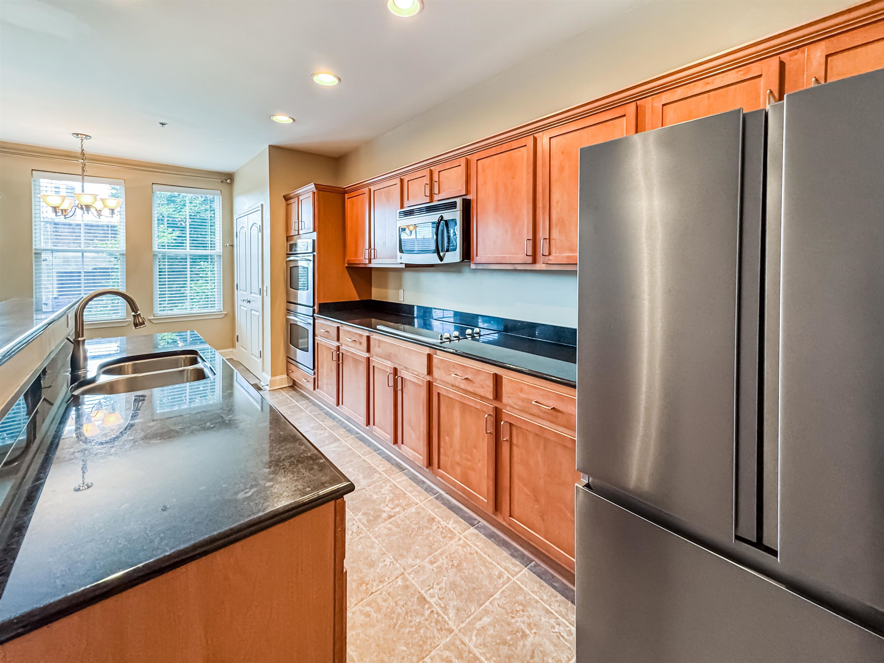 Memphis, Tennessee 38103, United States, 2 Bedrooms Bedrooms, ,2 BathroomsBathrooms,Residential,Active,182836