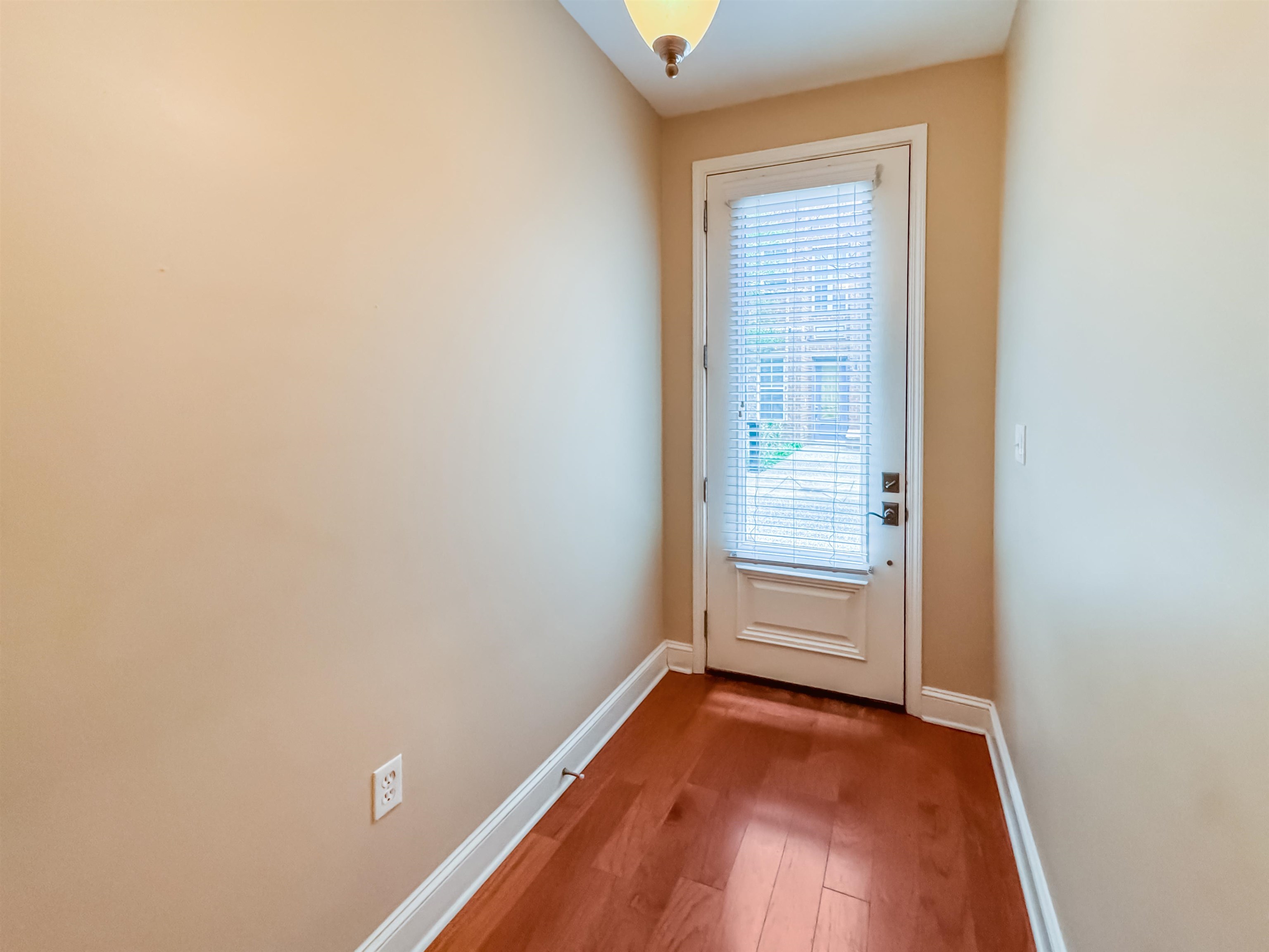 Memphis, Tennessee 38103, United States, 2 Bedrooms Bedrooms, ,2 BathroomsBathrooms,Residential,Active,182836