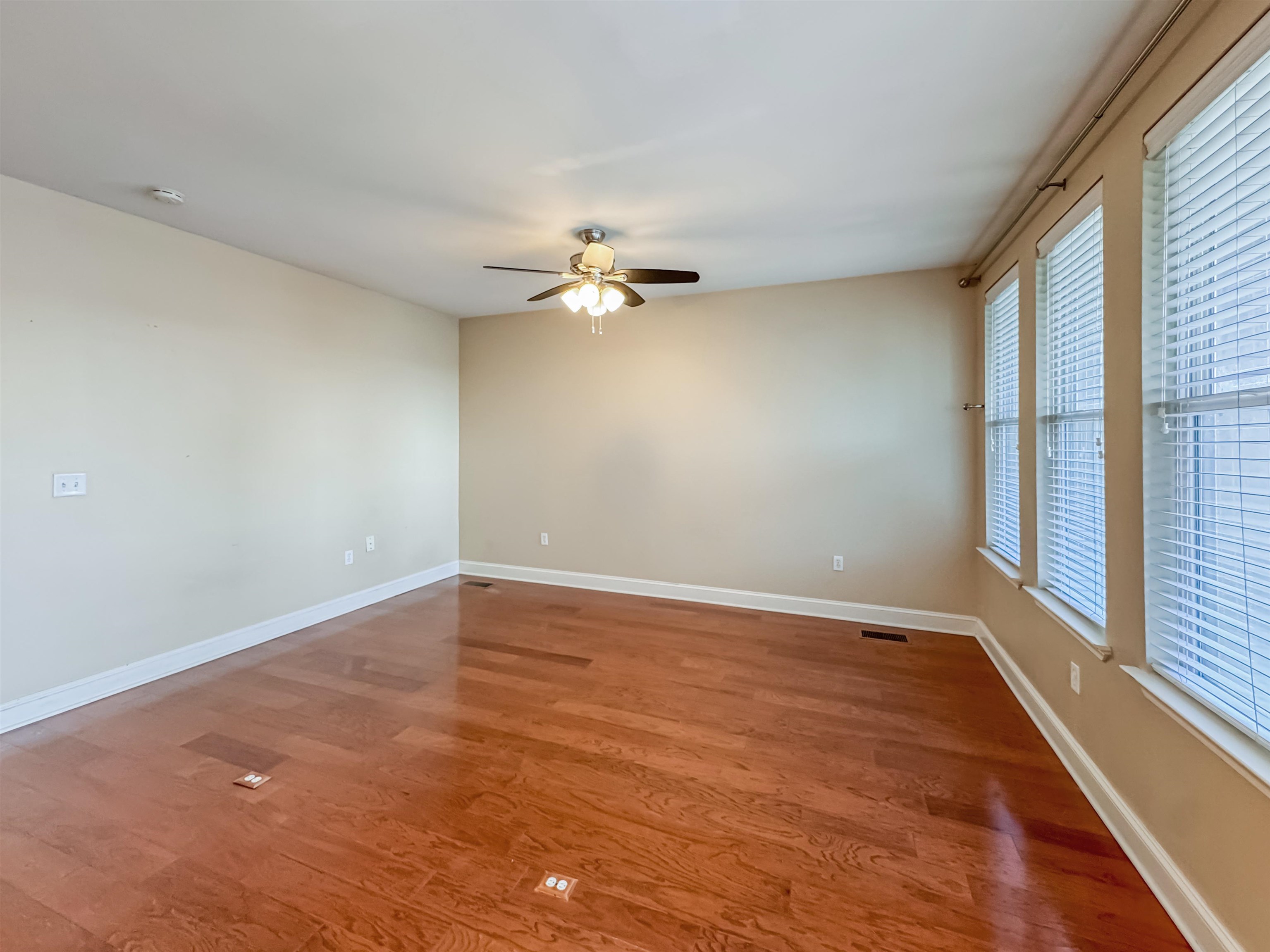 Memphis, Tennessee 38103, United States, 2 Bedrooms Bedrooms, ,2 BathroomsBathrooms,Residential,Active,182836