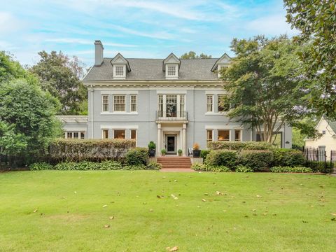 Photo of 2221 POPLAR AVE, Memphis, TN 38104 (MLS # 10202677)