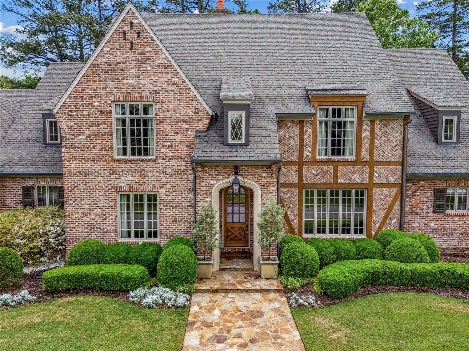 294 DUBRAY MANOR DR