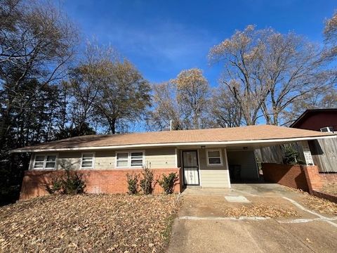 Photo of 1304 CAROL DR, Memphis, TN 38116 (MLS # 10211578)