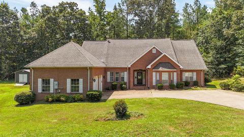 Photo of 915 CLIFFTVIEW RD, Bolivar, TN 38008 (MLS # 10213819)