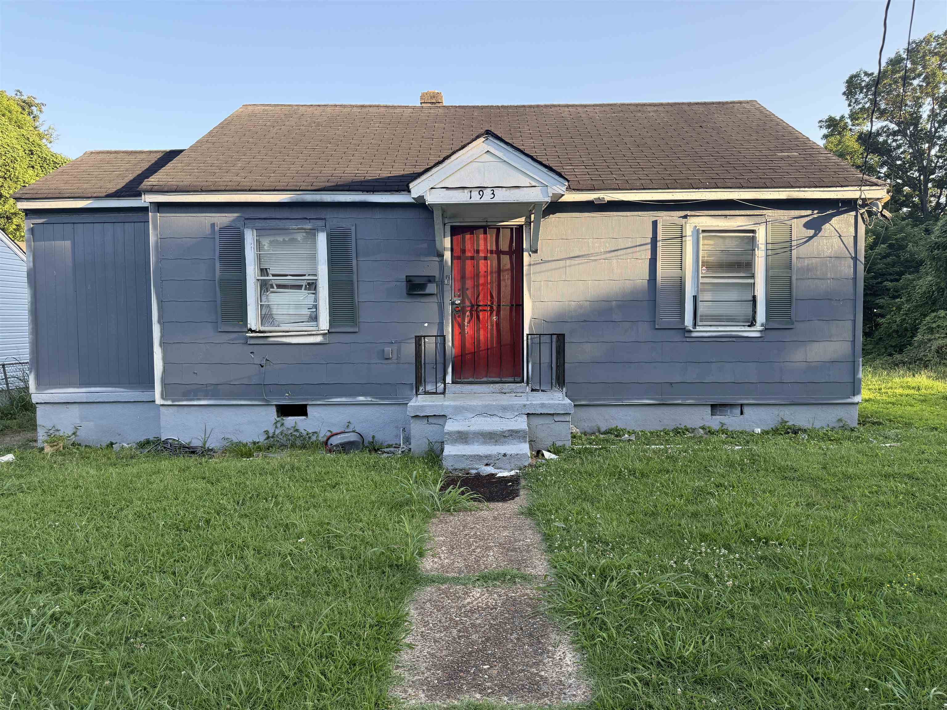 Photo 1 of 17 — 193 W MCKELLAR AVE W, Memphis, TN 38109