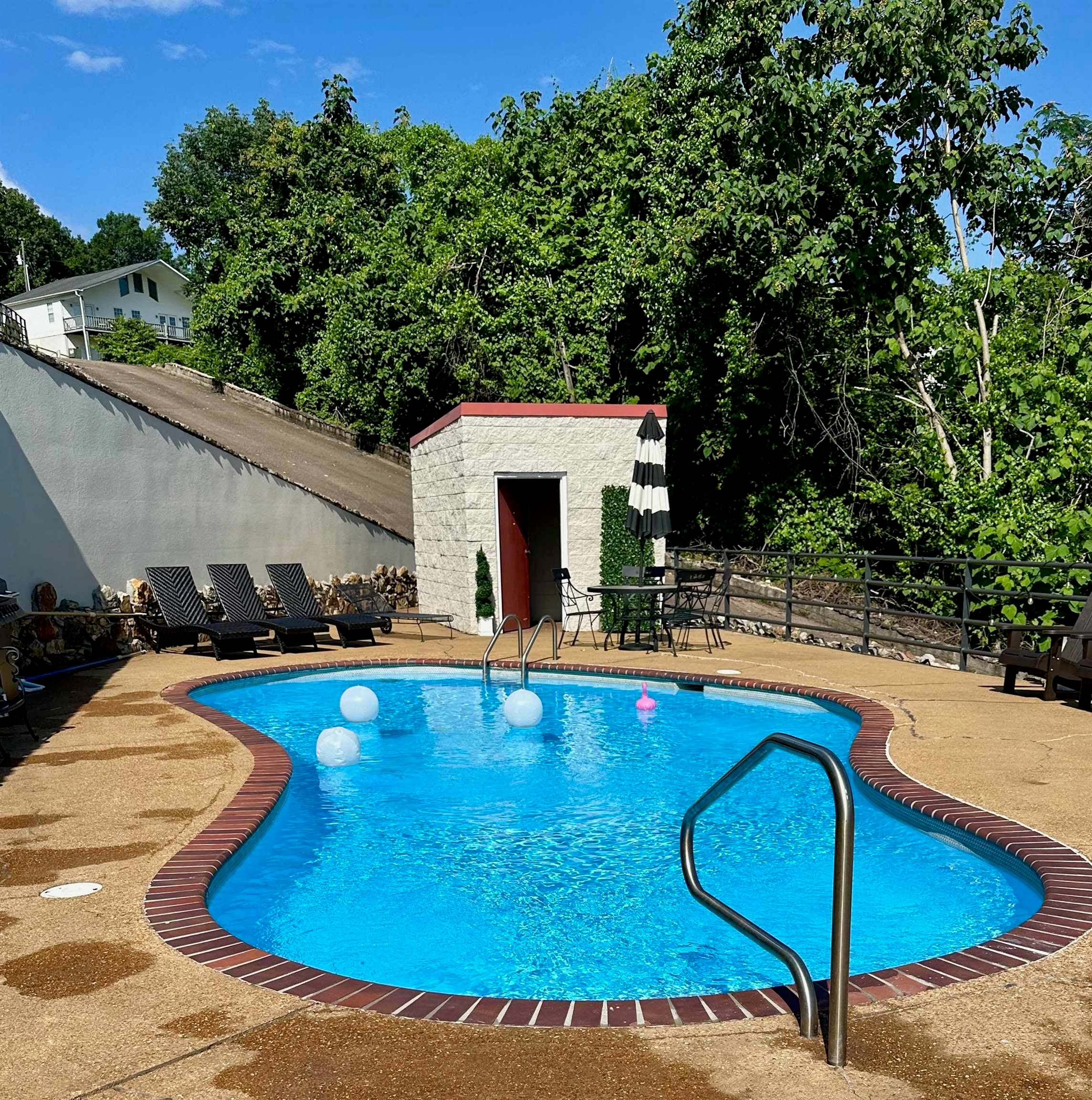 165 LAKESHORE LN 7,8,9,10,11,12